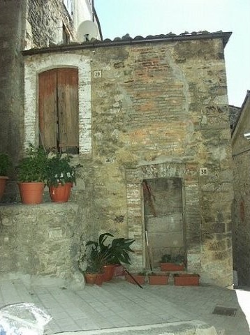 Beautiful stone house with project done. - 2