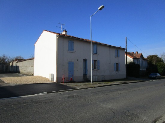 House with Studio Apartment