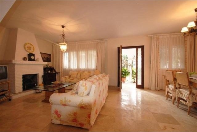 4 bedroom detached villa for sale - 2