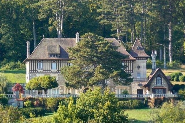 13 bedroom Manor House For Sale: 60200..
