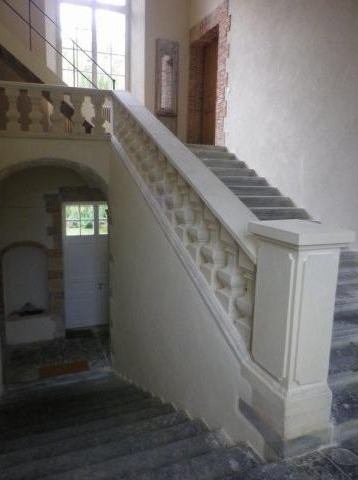 Prestige Chateau in Great Setting - 2