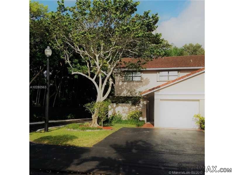 3 bedroom Town House For Sale: 9116 SW..