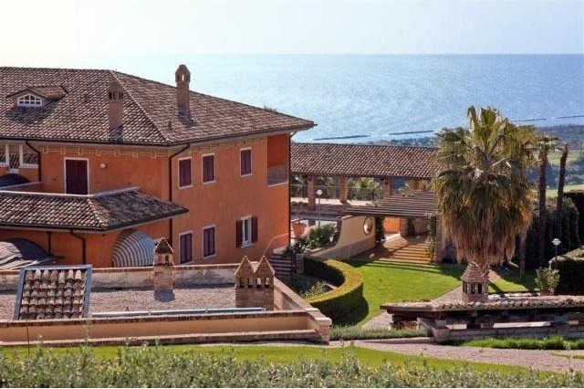 11 bedroom House For Sale: Marche..