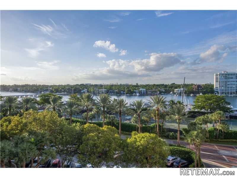 2 bedroom Flat For Sale: 3 GROVE ISLE..