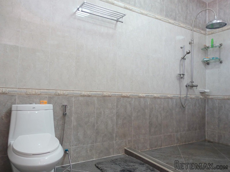 Near new, impressive 6 bedroom property.. - 2