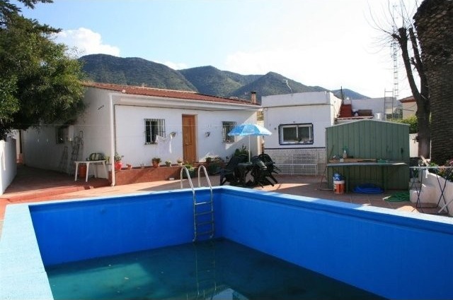 Villa - This detached urban property is..