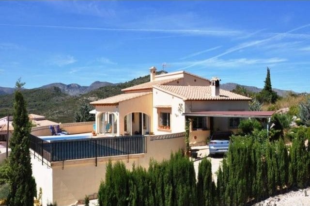 3 Bedrooms - Villa - Alicante - For Sale