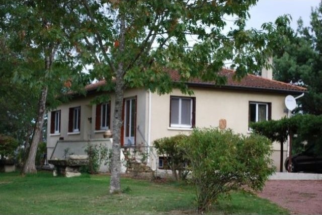 Traditional Property With 4 Bedrooms In..