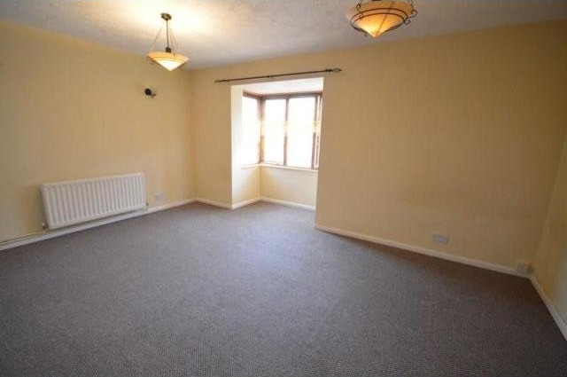 Studio For Sale: King Street, Gosport - 2