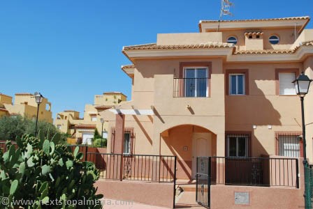 2 bedroom south facing duplex on small.. - 2