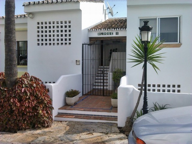 2 Bed Apartment for sale in Calahonda - 2