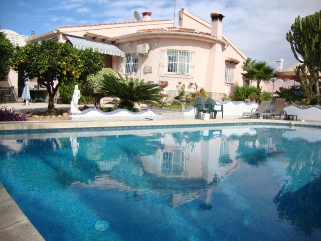 2 Bedrooms - Villa - Alicante - For Sale