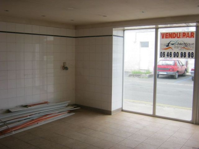 Building with shopl and apartment in.. - 2
