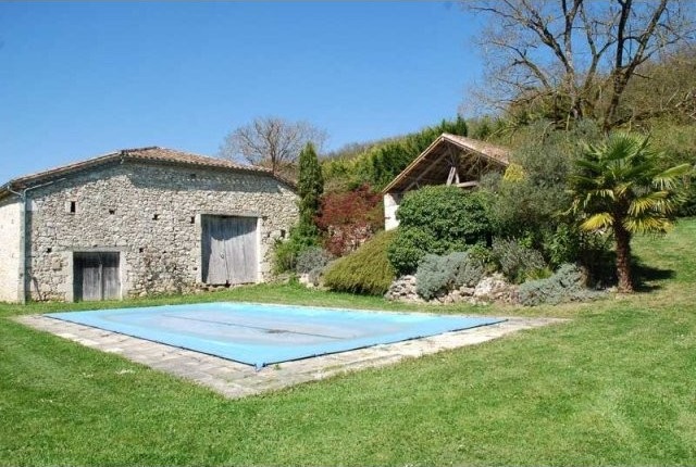 Handsome Quercy Stone Farmhouse Set In.. - 2