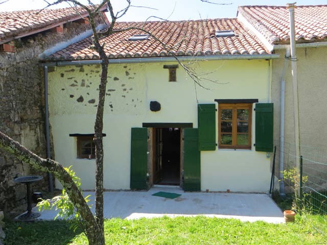 Beautifully-Renovated 2-Bedroomed House..