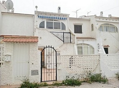 2 BED APART WALKING DISTANCE TO BEACH