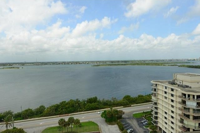 2 bedroom Residence For Sale: Singer..