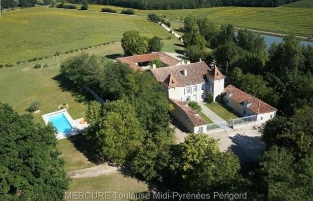 9 bedroom Manor House For Sale: 47000..