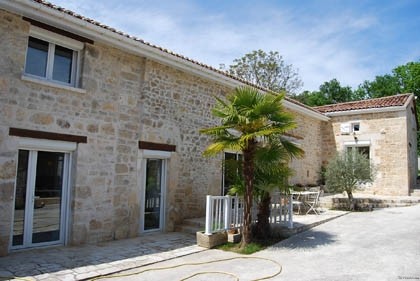 Beautiful 4-bed country property, close..