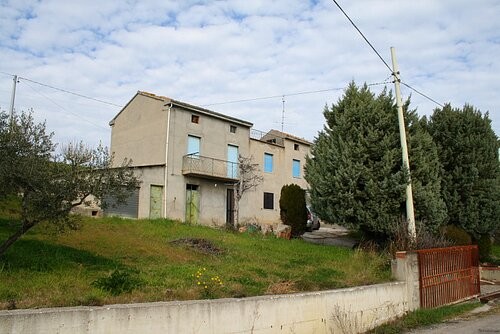 Fabulous detached property with land.. - 2