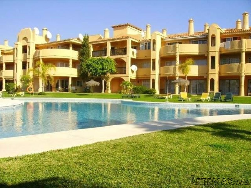 2 Bed Apartment for sale in Calahonda