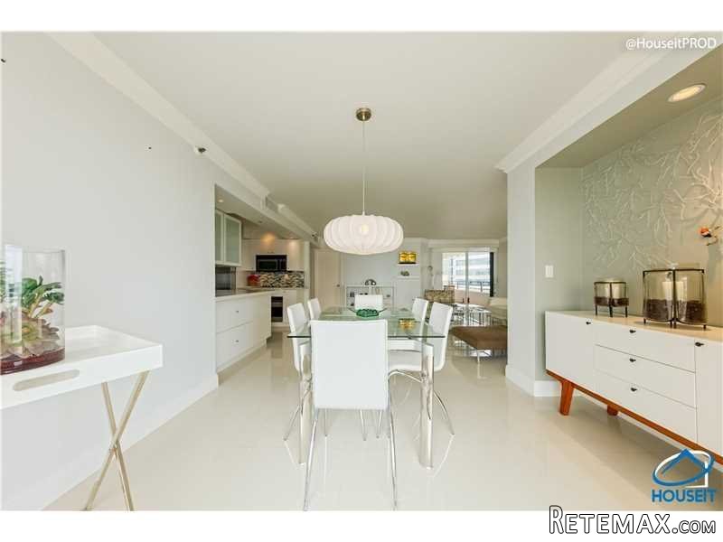 2 bedroom Flat For Sale: 151 SE 15 Rd #.. - 2
