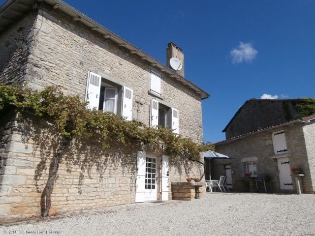Wonderful 2 Bed Village Property With 2..