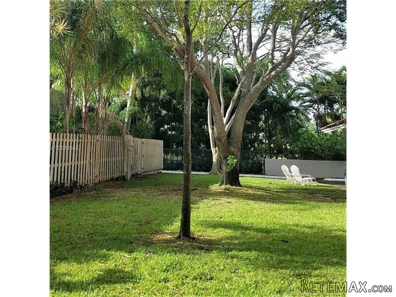 3 bedroom Town House For Sale: 9116 SW.. - 2