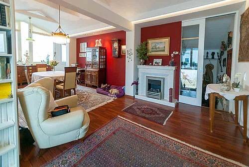 Generous apartment near the centre of..