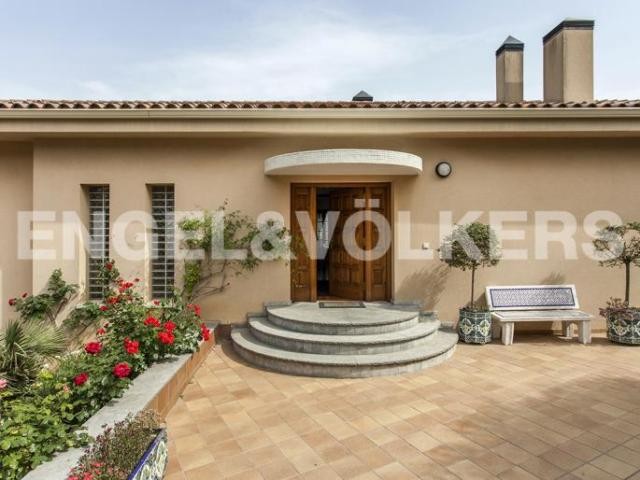 Alella, ideal for two families