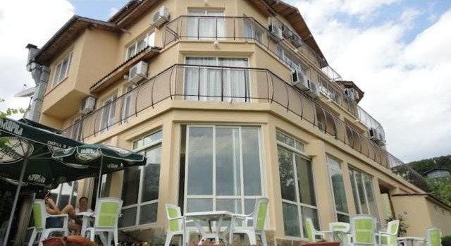 Family hotel for sale between Albena..