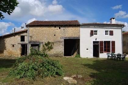Lovely 2-bed property with attached barn