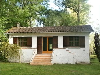 Lovely Holiday Home Along The River..