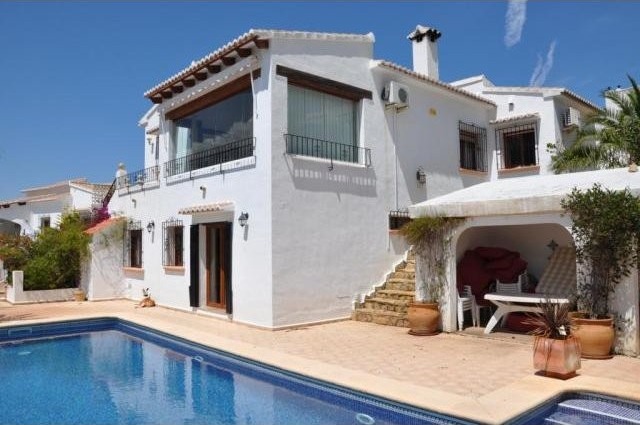 4 Bedrooms - Villa - Alicante - For Sale