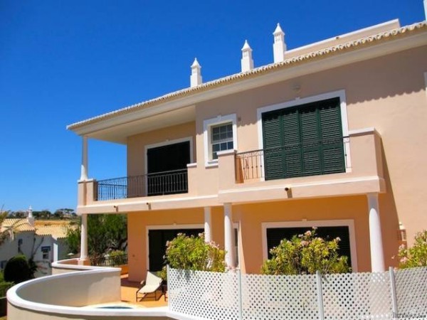 3 Bed Apartment For Sale In Vale do..