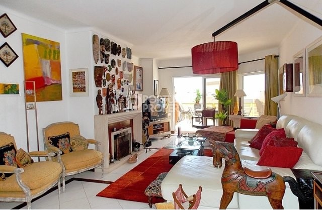 Large 3 Bedroom Apartment in the heart.. - 2