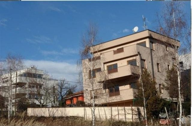 8 bedroom Villa For Sale: Zagreb.. - 2