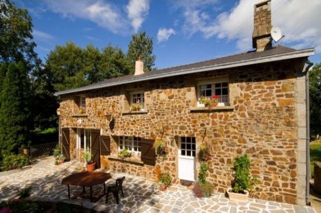 SLD02213 - Under Offer with Cle France