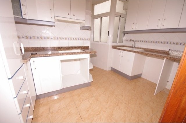 BEAUTIFUL THREE BEDROOM APARTMENT - 2