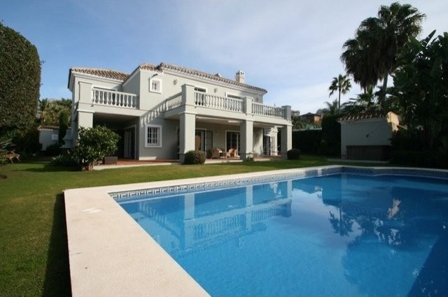VILLA FOR SALE NUEVA ANDALUCIA