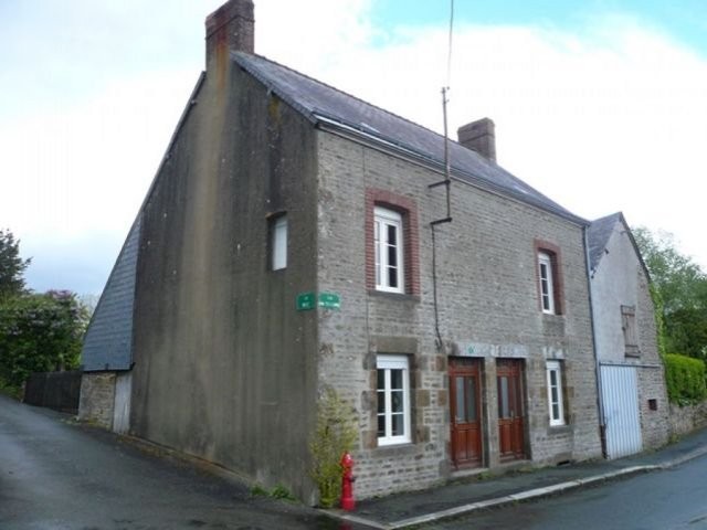 2 Bed House, Barn, Stables, Garage, Land