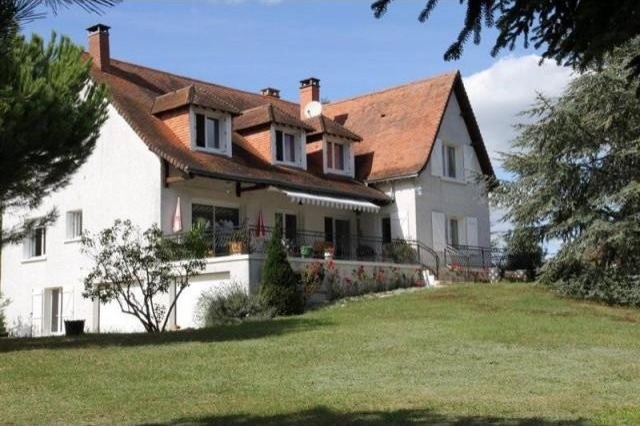 6 bedroom Villa For Sale: 86270 LA.. - 2