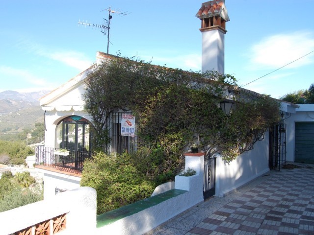 Almuñecar, 3 Bed Villa with Pool