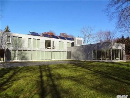 28 Rogers Dr Cold Spring Hrbr, NY 11724