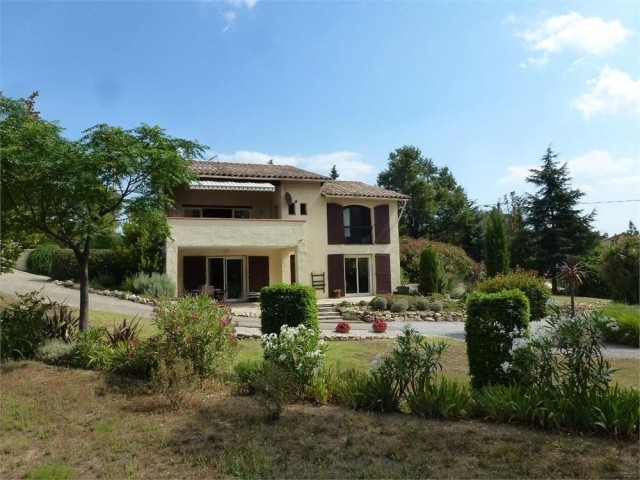 Superb Villa With 2 Separate..