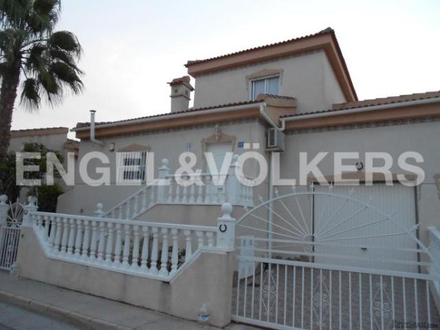 BEAUTIFUL VILLA CLOSE TO THE GOLF LA.. - 2