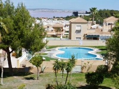 * Top Floor Apartment with Private..