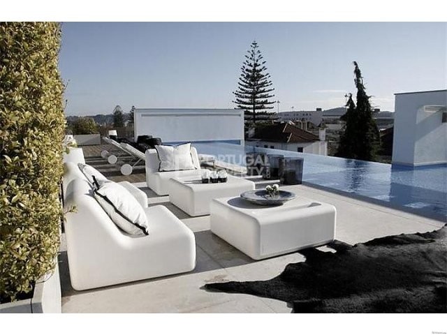 Magnificent 5+1 apartment in Restelo