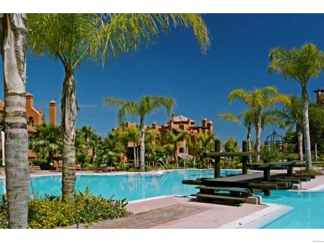 Luxury 3 Bed Apartment walking Distance..