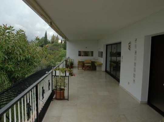 Villa for sale in El Paraiso, Estepona..
